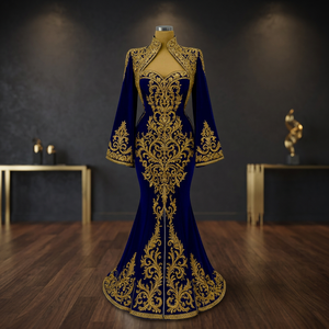 Vestido de Gala Azul Rey de Terciopelo con Bordado Dorado, Cuello Alto, Mangas Largas, Largo hasta el Tobillo, Cola Watteau, Estilo Vintage Hecho a Mano - Product Image 3