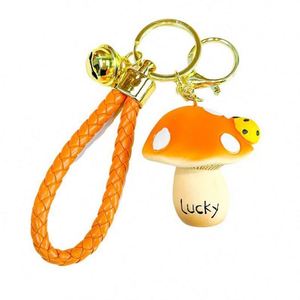 Llavero de Resina con Diseño Creativo de Mariquita y Hongo, Colgante para Coche y Mochila, Venta al por Mayor, Pequeño Regalo - Product Image 5