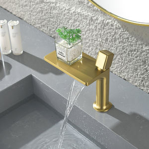 Robinet <span class=keywords><strong>de</strong></span> salle <span class=keywords><strong>de</strong></span> bain à trou unique monté sur pont en or brossé robinet <span class=keywords><strong>de</strong></span> <span class=keywords><strong>fontaine</strong></span> à compteur avec noyau <span class=keywords><strong>de</strong></span> valve en céramique accessoires <span class=keywords><strong>de</strong></span> salle <span class=keywords><strong>de</strong></span> bain - Product Image 1