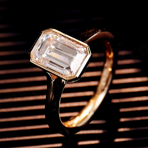 Bague en or jaune 18 carats, sertie de moissanite émeraude de 9x6 mm, 2,5 carats, couleur DEF, bague solitaire, diamant simple, bague de promesse de mariage - Product Image 3