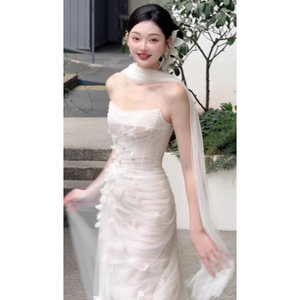Abito da sposa senza spalline in tulle con fiori 3D e sciarpa velata per matrimonio all'improvviso - Product Image 4