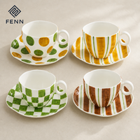 FENN Vente en gros de tasses à café en céramique peintes à la main de 320 ml avec des assiettes irrégulières, ensemble de tasses à thé, tasses en porcelaine et soucoupes, cadeau
