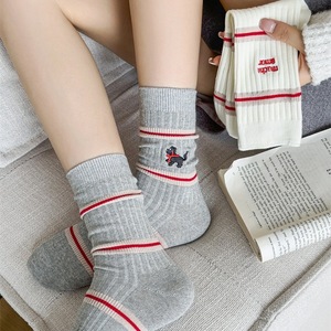 <span class=keywords><strong>Chaussettes</strong></span> personnalisables tendance saisonnière unisexe respirantes avec motif <span class=keywords><strong>chien</strong></span> rayé mignon en coton à double aiguille <span class=keywords><strong>pour</strong></span> femme - Product Image 3