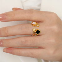 Bijoux coréens délicats avec trèfle à quatre feuilles Bague de luxe en cz Bague en acier inoxydable plaqué or 18 carats Bague trèfle minimaliste en zircon et coquillage