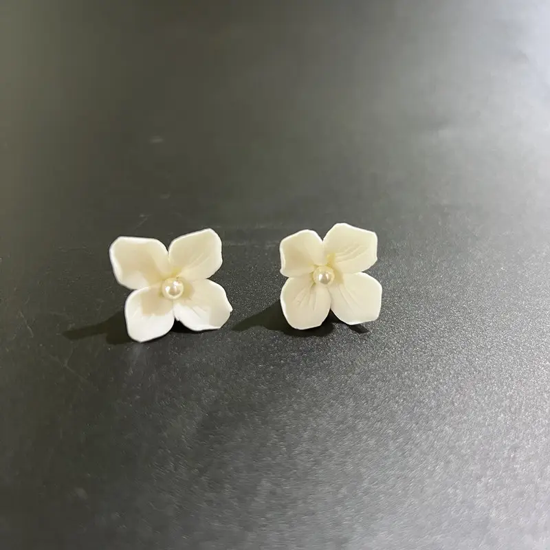 LUOXIN हस्तनिर्मित सफेद सिरेमिक फूल आभूषण दुल्हन सहायक उपकरण मोती शादी की बाली