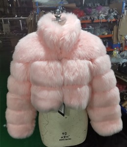 Le nouveau <span class=keywords><strong>manteau</strong></span> court en <span class=keywords><strong>imitation</strong></span> fourrure <span class=keywords><strong>manteau</strong></span> assorti à la mode femmes col montant manches longues Spot vente en gros - Product Image 3
