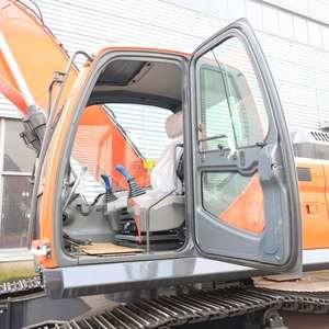 Une excavatrice en excellent état, d'une capacité de travail de 20 tonnes, équipée de moteurs principaux et de composants de moteur. - Product Image 3