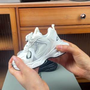 2025 Primavera Nuevo estilo <span class=keywords><strong>Zapatos</strong></span> deportivos para niñas y niños Zapatillas transpirables de moda para niños con cierre de velcro - Product Image 2