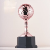 Trophée de coupe de football en métal de qualité, trophée de ligue de football, balle en or du fabricant chinois