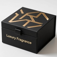 Boîte cadeau blanche de luxe haut de gamme personnalisée pour bouteille de parfum et cosmétiques Encre de soja magnétique et recyclable pour FSC avec une éponge