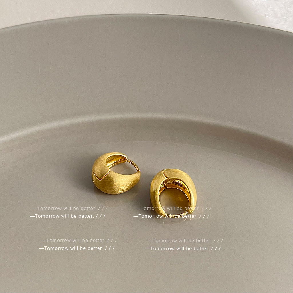 Pendientes de oro cepillado