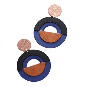 Meilleures boucles d'oreilles créoles géométriques de haute qualité, design élégant, en résine acrylique rouge, noir, blanc, bijoux tendance unisexe, pour femme, anniversaire - Product Image 3