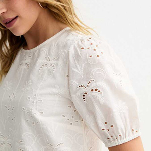 Blusa de Mujer con Mangas Abullonadas, Estilo Retro Francés, Bordado Calado, Diseño Personalizado de Fábrica, Moda Casual de Verano - Product Image 2