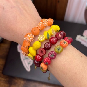 <span class=keywords><strong>Bracelet</strong></span> Perles en Résine Acrylique Tendance avec Breloques Fruits de Dessin Animé (Pomme, Citron, Myrtille, Orange, Cœur) – Parures de Bijoux pour Femme - Product Image 1