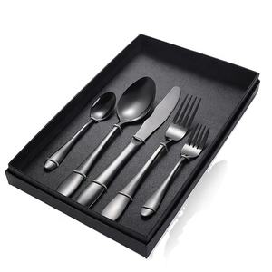 Posate nere 24 pezzi in acciaio inox Set cucchiai forchette e coltello <span class=keywords><strong>cena</strong></span> <span class=keywords><strong>per</strong></span> festa di famiglia matrimonio - Product Image 1