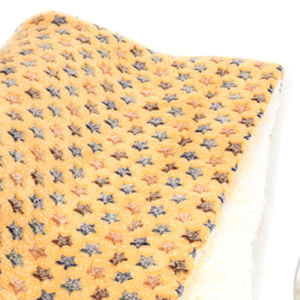 Manta para Mascotas Yommy 70x120cm, Felpa Suave para Perros y Gatos, Cálida y Acogedora - Product Image 6