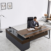 Bureau de direction de luxe en bois en forme de L avec pieds en métal, mobilier de bureau moderne classique personnalisé