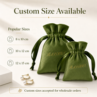Pochette en velours vert sauge avec cordon de serrage, ruban personnalisé avec inscription dorée, bracelet en perles, boucles d'oreilles, anti-rayures, OEM, biodégradable