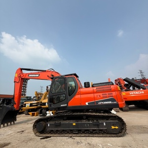 Excavatrice d'occasion Doosan DX225LC-9C à prix avantageux, 22 tonnes, hydraulique, sur chenilles, pour travaux de terrassement, en stock - Product Image 1