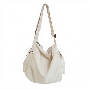Bolso Bandolera de Lona Sólida Versátil y Personalizable para Mujer con Cierre de Cremallera, Suave e Impermeable, Opción de Muestra Disponible - Product Image 1