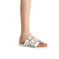 Sandales plates d'été à bout ouvert pour femmes avec boucle cloutée, détails en strass et maille respirante, légères et tendance