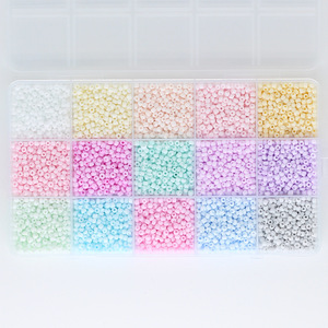 Caja de cuentas de vidrio de 24 colores con tijeras, cordón y cierres para suministros de fabricación de joyería DIY - Product Image 3