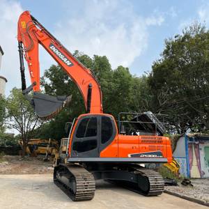 Excavatrice d'occasion DOOSAN DX 300LC-9C d'origine, 90% neuve, importée, faible nombre d'heures de fonctionnement, haute qualité, en vente (modèles DX300LC-9C, DX350, DX55) - Product Image 2