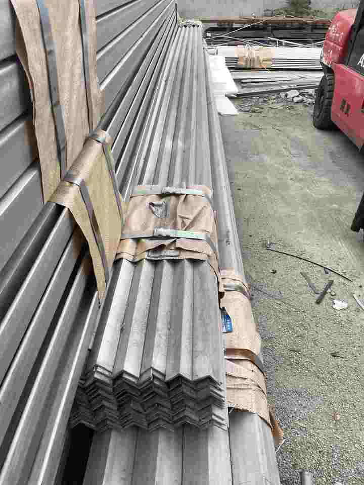 70 x 70 x 10 Steel Angle Iron
