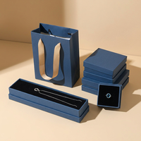 Ensemble d'emballages de bijoux bleu marine : Boîtes et sacs à poignée en ruban, doublés de velours, pour boutiques de cadeaux, usine OEM ODM sur mesure
