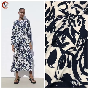 Tela inclinada de caballería satinada con estampado floral de poliéster suave de la mejor calidad de gama alta <span class=keywords><strong>para</strong></span> tela de vestido o camisas - Product Image 1
