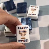 Penjualan Terlaris 160Pcs Ubin Permainan Mahjong Amerika Bertema Yahudi 4 Lapis Akrilik Solid Dua Warna Ubin Joker Tangan Hamsa Kustom