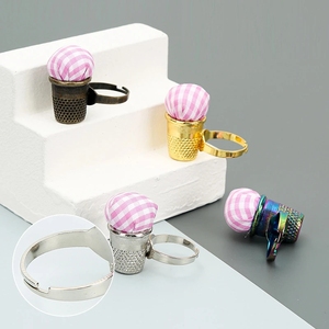 Accessoires de couture et de broderie style rétro, cousus main, pour point de croix : Aiguille à broder, Poussoir d'aiguille, Aiguille à doigt pour broderie - Product Image 3