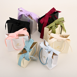 Bolsas de Regalo de Papel para Joyería, Blancas, de Lujo, con Logotipo Personalizado, con Asas y Cinta Rosa - Product Image 4