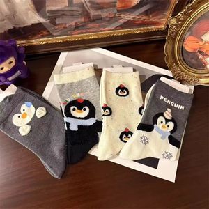 Calcetines de Pingüino de Dibujos Animados Estilo Coreano para Mujer, Calcetines de Invierno de Jacquard Suaves y Cálidos hasta la Pantorrilla - Product Image 1