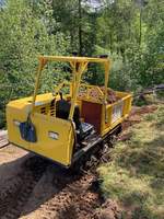 1500kg 1,5-Tonnen CVT 4x4 Diesel Mini-Raupendumper Geländegängiger Gummiketten-Transporter Hydraulischer Selbstentladender Lastenträger
