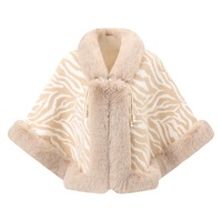 Cape en tricot à imprimé zèbre pour femme, col et poignets en fausse fourrure noire, boucle à perles, poncho d'hiver