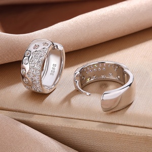 Manufacturer Supplier Fashion Jewelry Gold Plated Copper Micro Pave 1.5MM Zircon Trendy <b>Huggie</b> Hoop Earrings for Women - Product Image 4