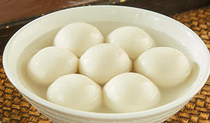 Boules de riz glutineux sans sucre OEM ODM Tangyuan, garniture au sésame noir, boules de riz sucrées surgelées pour la vente en gros - Product Image 3
