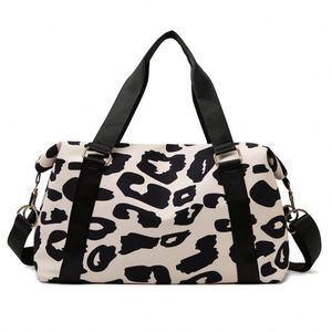 Sac de voyage d'affaires grande capacité motif vache, sac de cabine, sac de sport et d'exercice - Product Image 1