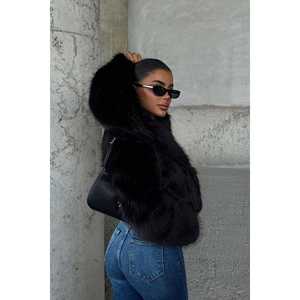 Manteau trench noir en laine et soie avec capuche à imprimé fourrure, fermeture simple boutonnage, vêtement d'extérieur enduit - Product Image 3