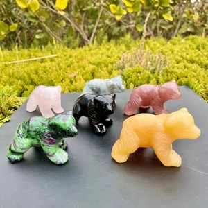 Oso Polar Tallado a Mano en Cristal - Souvenir de Piedras Naturales con Propiedades Curativas - Product Image 1