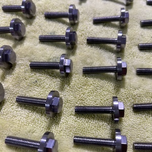 Vis en tantale MSGP résistantes à la corrosion R05252, norme ASTM B468, tailles personnalisées, hexagonales externes, résistantes aux acides, chimiques, Ta <span class=keywords><strong>97</strong></span>% métallique - Product Image 6