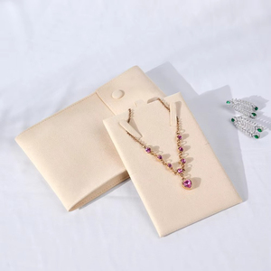 Pochette à bijoux en microfibre de luxe personnalisée, écologique et élégante, couleur et taille sur mesure pour ranger colliers, bagues et boucles d'oreilles - Product Image 3