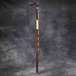 Bastón de Resina Artesanal que Combina Madera Duradera y Acabado Artístico en Resina, Perfecto para Asistencia de Movilidad Diaria - Product Image 1