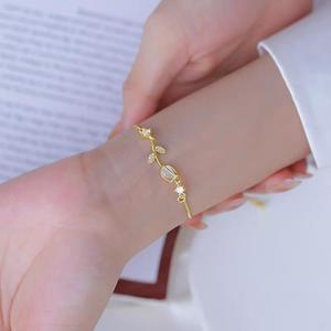 Llavero de tulipán y rosa de nuevo estilo transfronterizo para mujer, diseño de nicho a la moda, con piedra ojo de flor, aleación de zinc galvanizada DANSHUN - Product Image 5