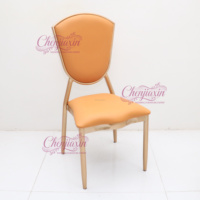 Chaise de banquet de qualité commerciale, orange émeraude, dossier solide, métal doré, empilable, pour projets hôteliers et appartements de luxe, vente en gros