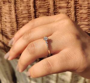 Anillo de Compromiso con Diamante de 1 Quilate, Corte Brillante, Oro Amarillo Sólido de 10k/14k/18k, Sin Níquel, Claridad VVS VS Premium, para Mujer - Product Image 2