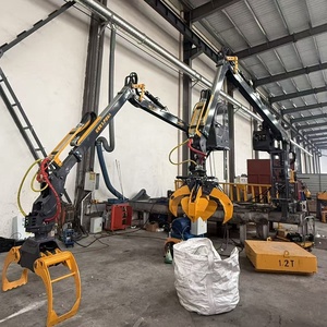 รถเครนติดตั้งบนรถบรรทุกสำหรับยกเศษวัสดุ พร้อมก้ามจับไฮดรอลิก 4 แฉก สำหรับยกเหล็กและไม้ - Product Image 1