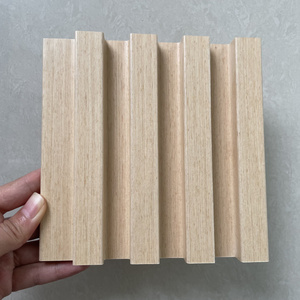 Revêtement mural en <span class=keywords><strong>bois</strong></span> MDF imperméable, panneaux muraux à lattes cannelées modernes avec <span class=keywords><strong>placage</strong></span> en chêne naturel et noyer - Product Image 4