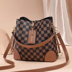 Sac seau <span class=keywords><strong>à</strong></span> carreaux pour femme avec grande capacité, fermeture éclair, poches pour téléphone et cartes d'identité, doublure en polyester pour tenues de tous les jours - Product Image 3